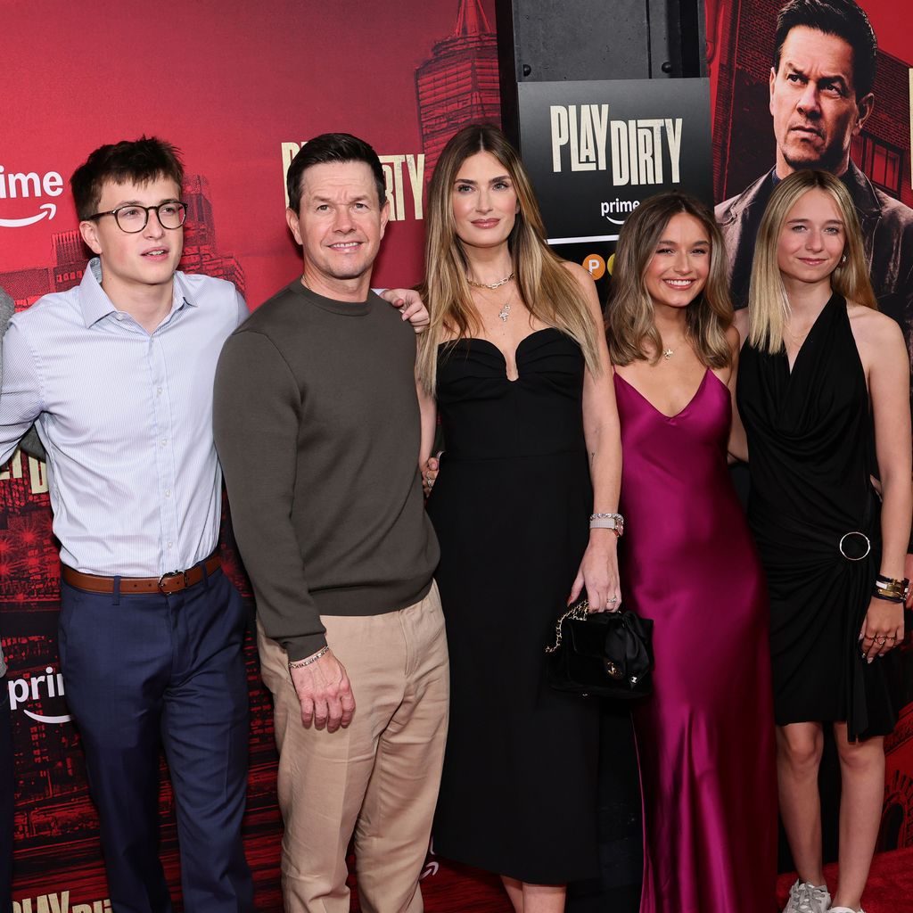 Mark Wahlberg mit seiner Frau Rhea Durham und seinen vier Kindern bei der "Play Dirty" Weltpremiere, 2025