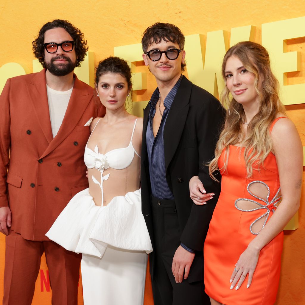 Brett Haley, Emily Bader, Tom Blyth und Emily Henry bei der Premiere von Netflix' "People We Meet On Vacation" im Egyptian Theatre Hollywood