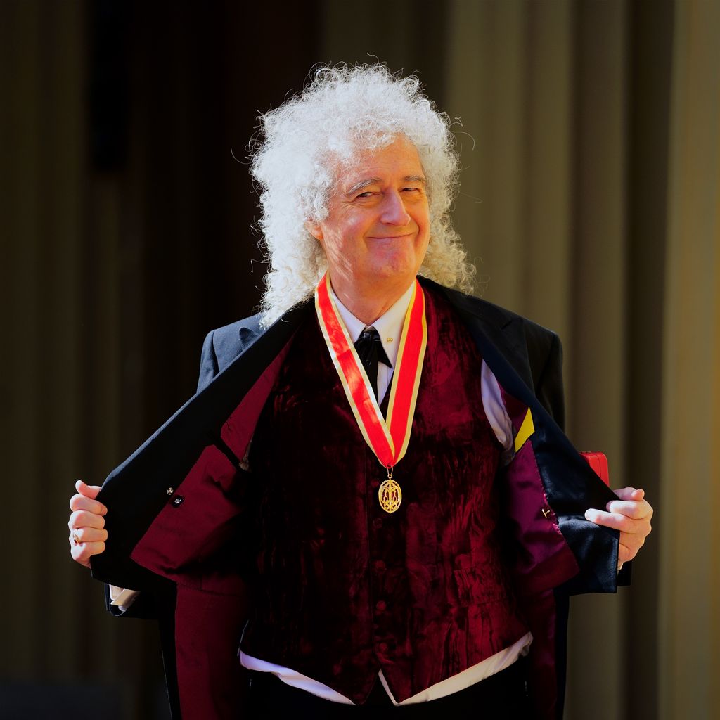 Brian May posiert