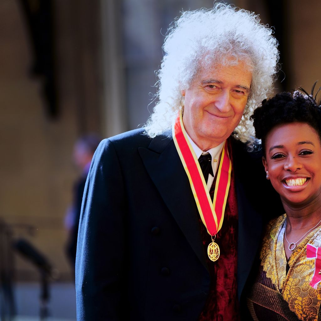 Brian May und YolanDa Brown mit ihren Ritterorden