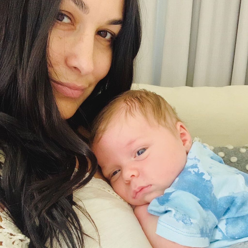 Brie Bella und ihr Sohn Buddy Dessert