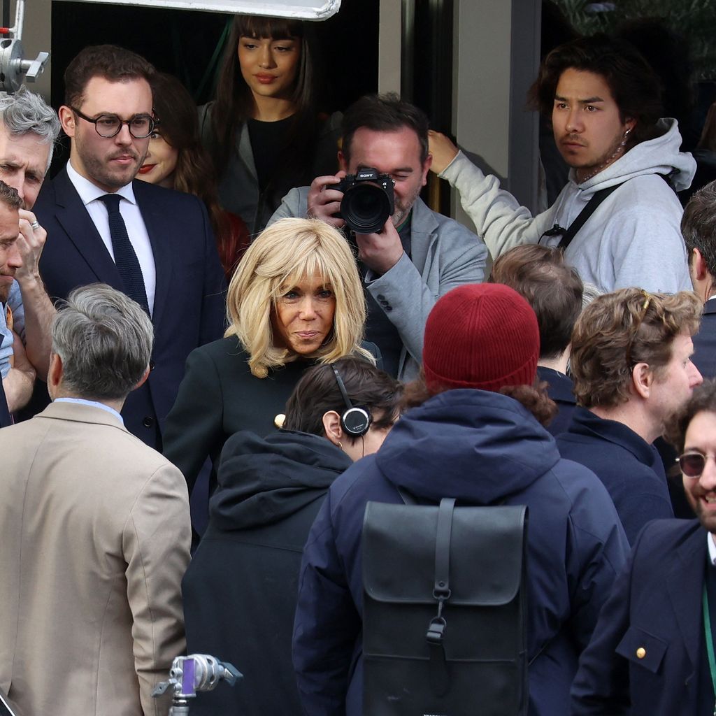Brigitte Macron am Set von "Emily in Paris" im April 2024
