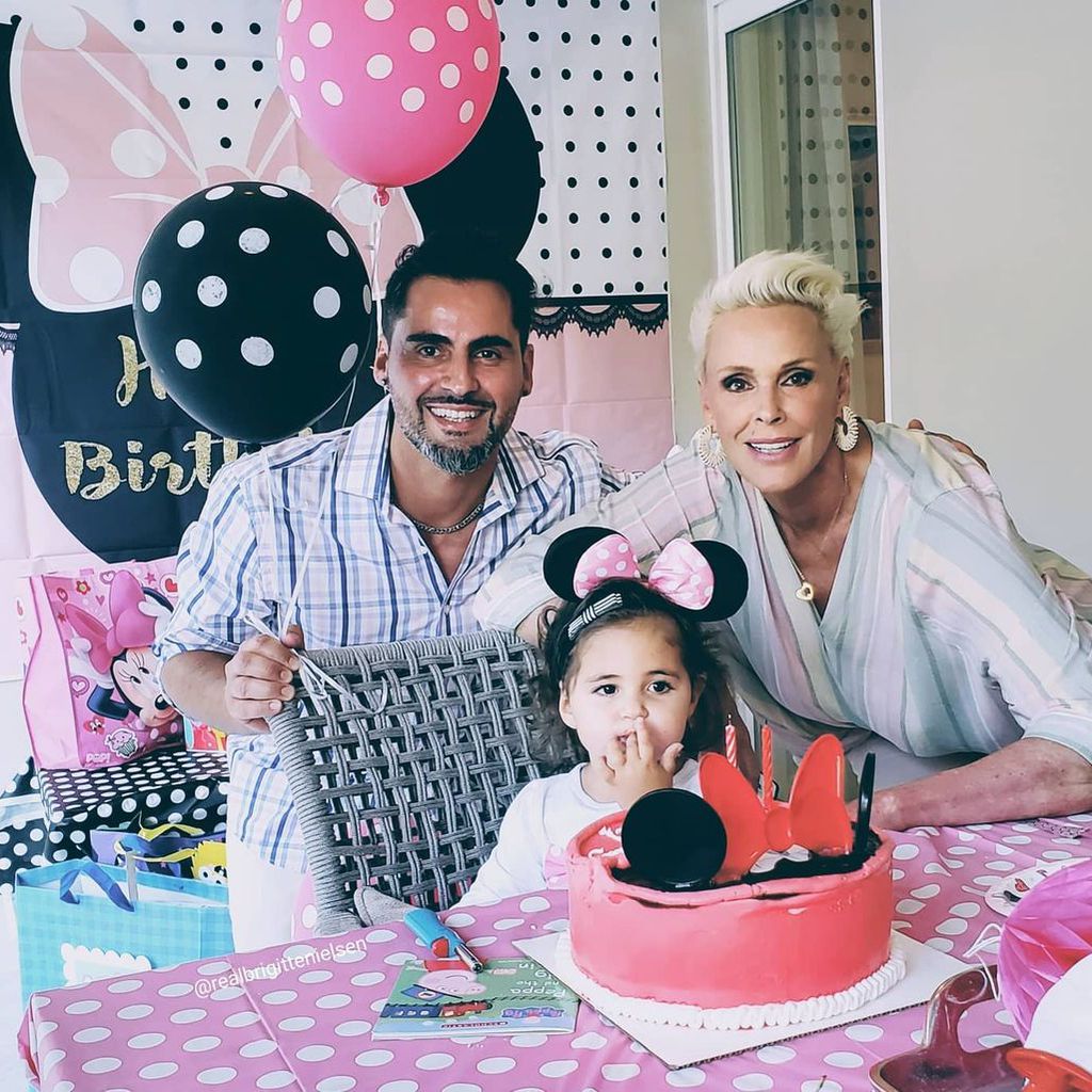 Brigitte Nielsen mit ihrem Mann Mattia und ihrer Tochter