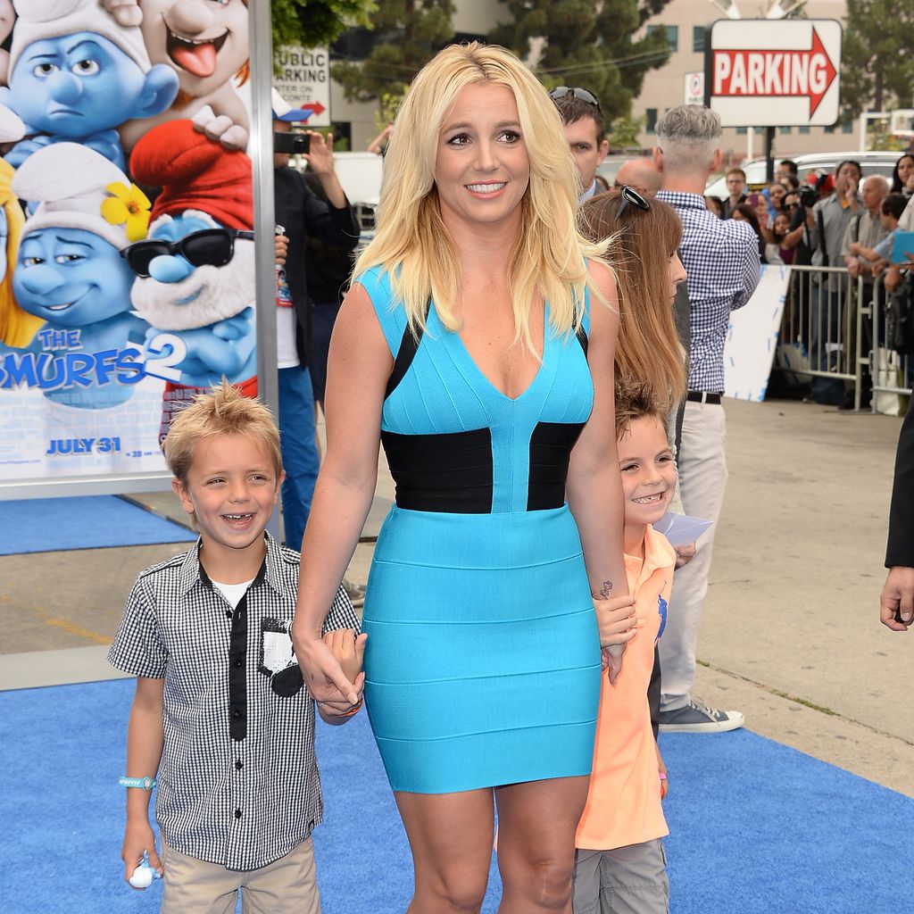 Britney Spears mit ihren Söhnen Sean und Jayden James Federline, Juli 2013 in Westwood