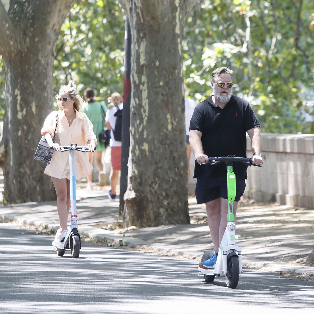 Britney Theriot und Russell Crowe in Rom, im Juli 2022