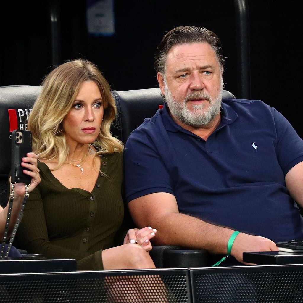 Britney Theriot und Russell Crowe, Januar 2022