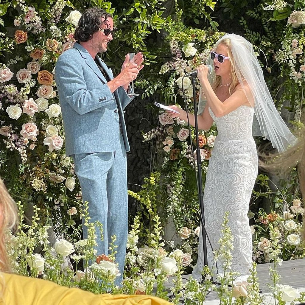 Paul Floyd und Britt Robertson im April 2023