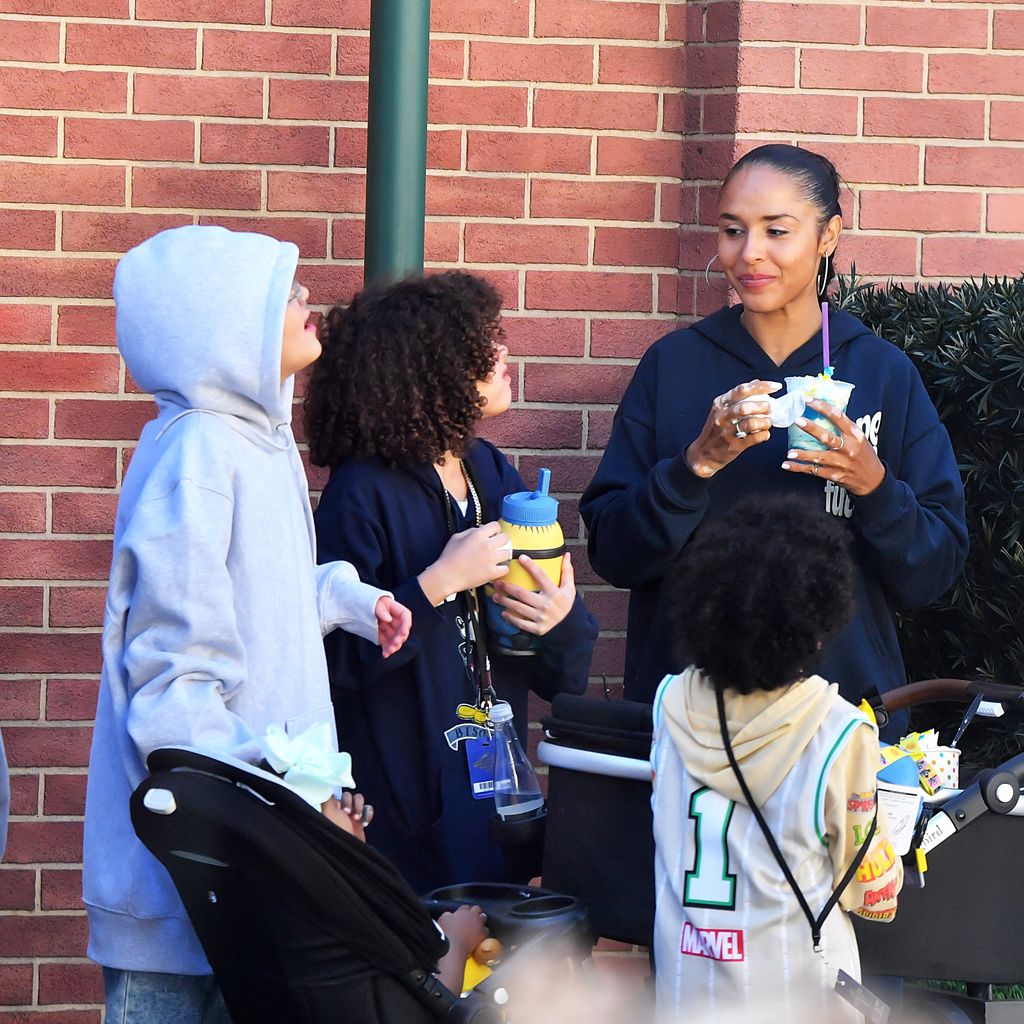 Brittany Bell mit Nick Cannons Kids