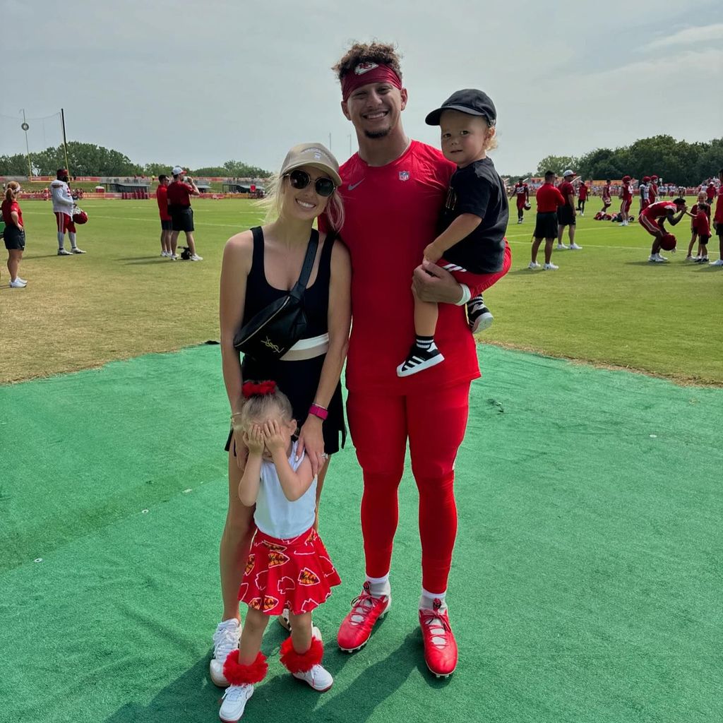 Brittany Mahomes, Patrick Mahomes und ihre Kinder im September 2024