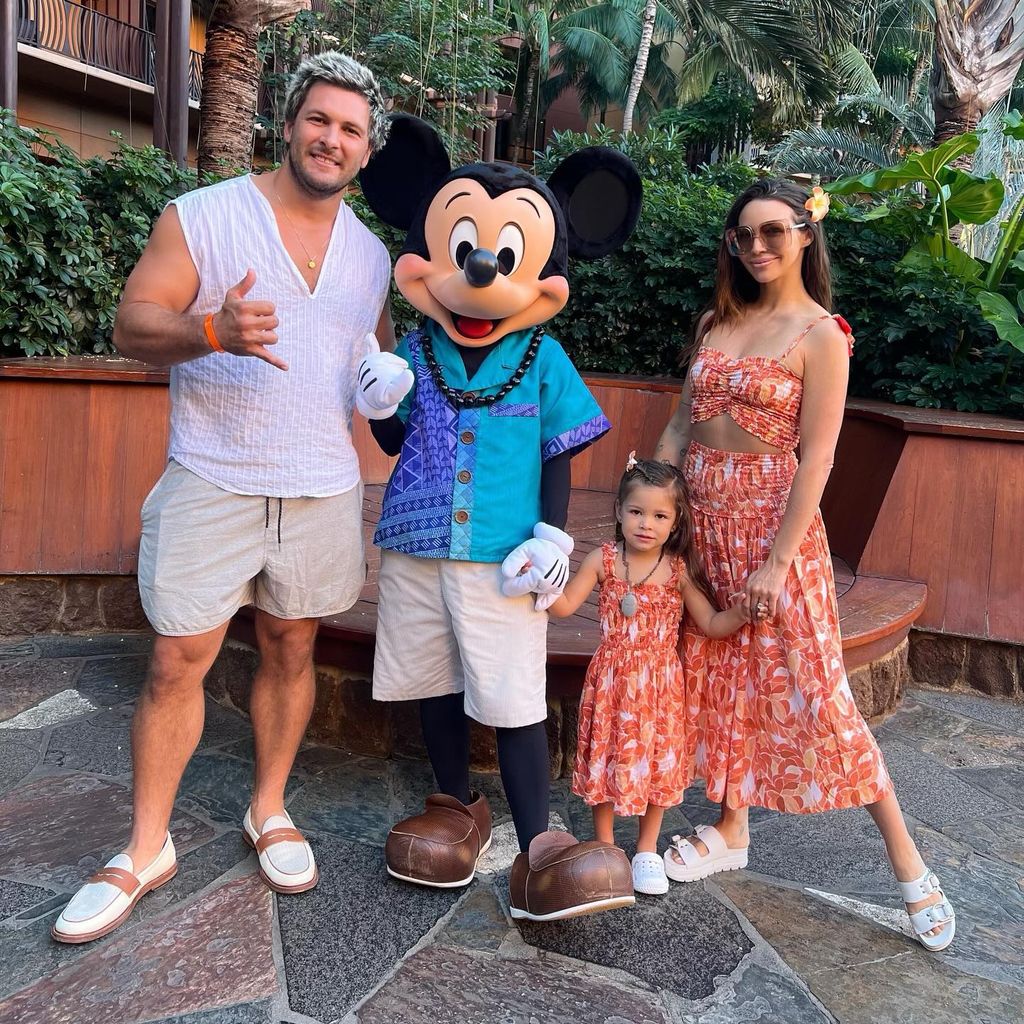 Brock Davies, Summer Moon und Scheana Shay im Disney Aulani Resort, Dezember 2024