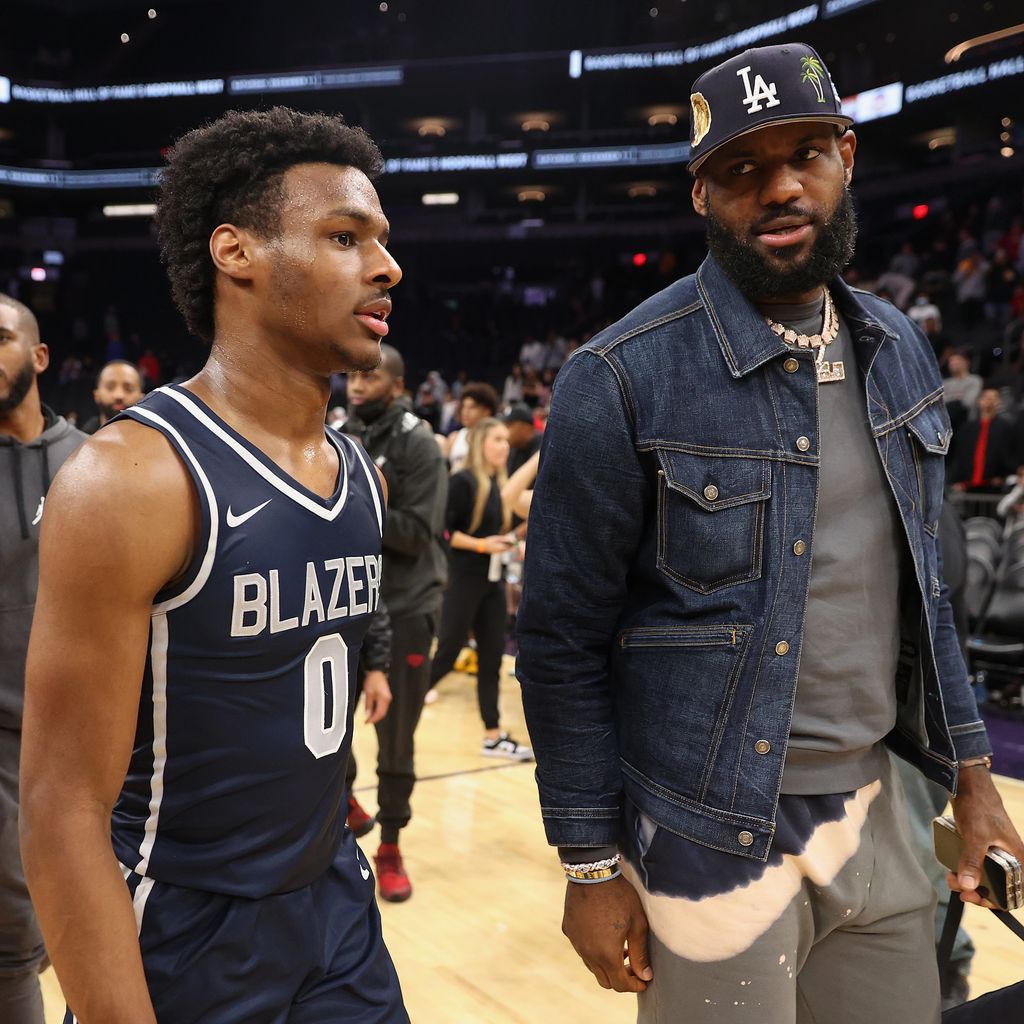 Bronny James mit seinem Vater LeBron James, 2011