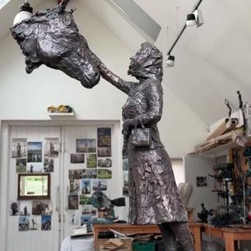 Bronzestatue von Queen Elizabeth II.
