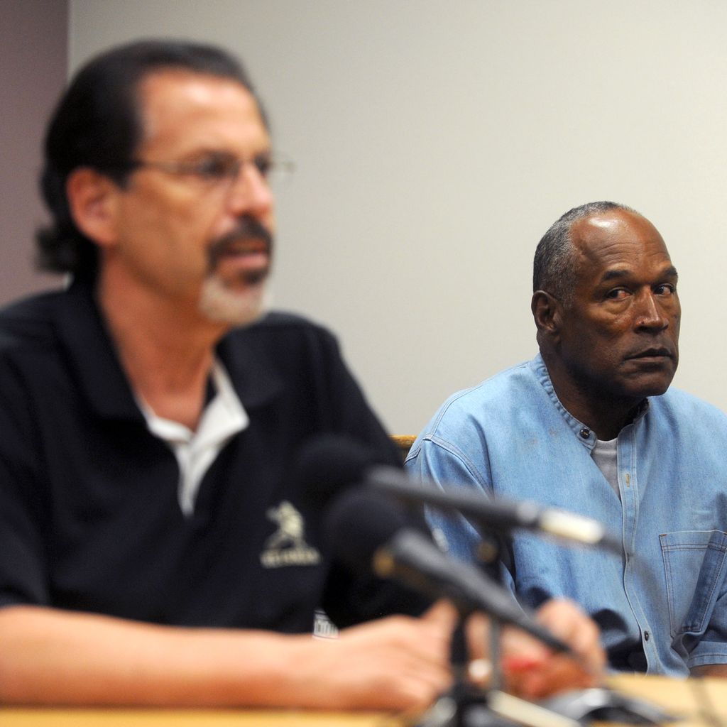 Bruce Fromong (links) und O.J. Simpson (rechts) im Gericht, 2017
