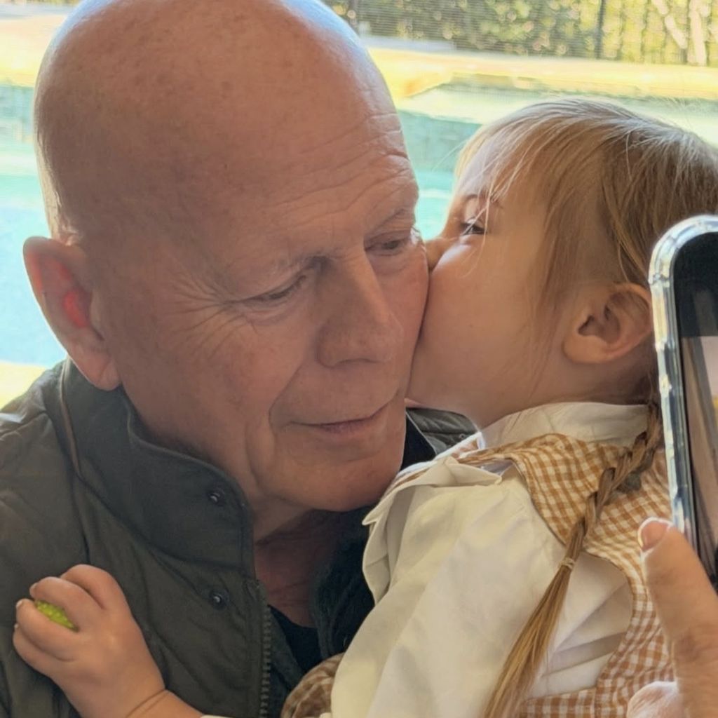 Bruce Willis an seinem Geburtstag mit seiner Enkelin