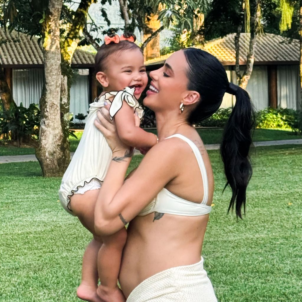 Bruna Biancardi mit Töchterchen Mavie und Babybauch, Februar 2024