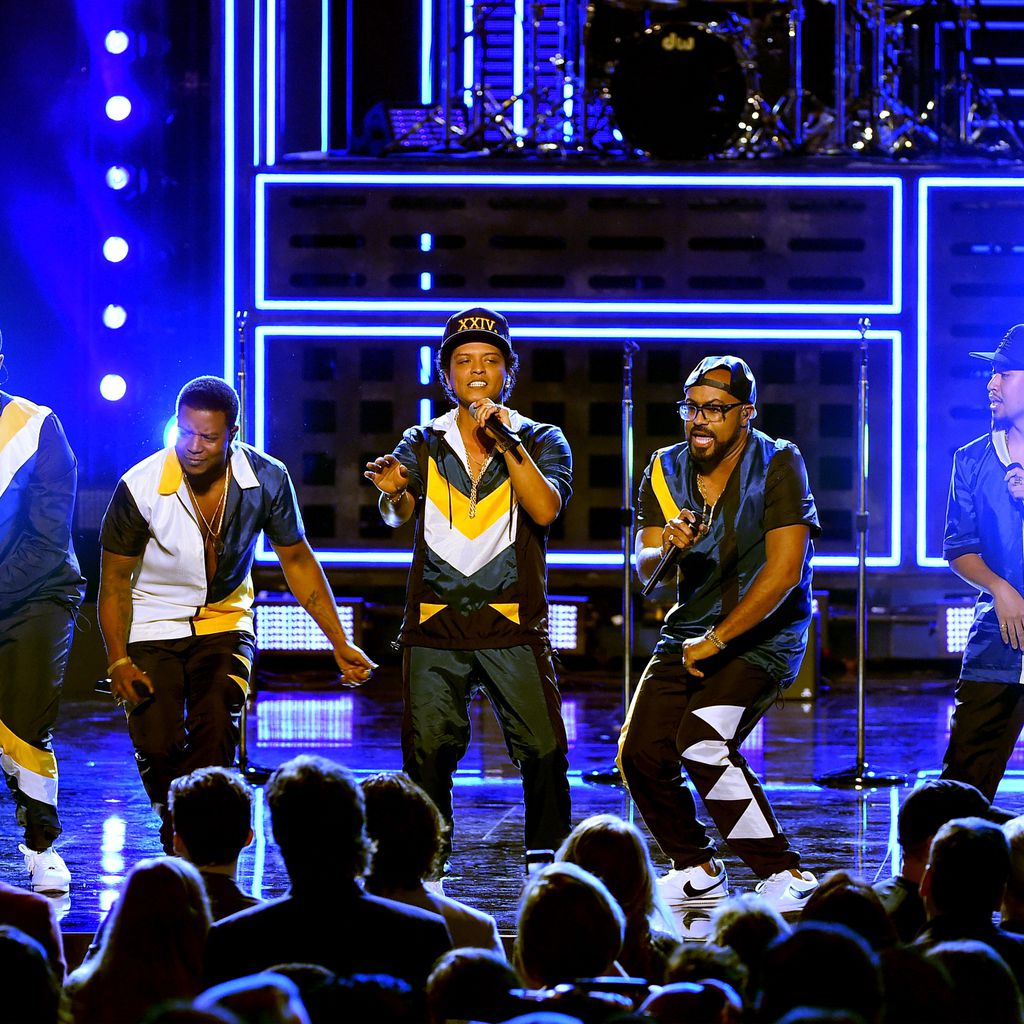 Bruno Mars bei den AMAs 2016