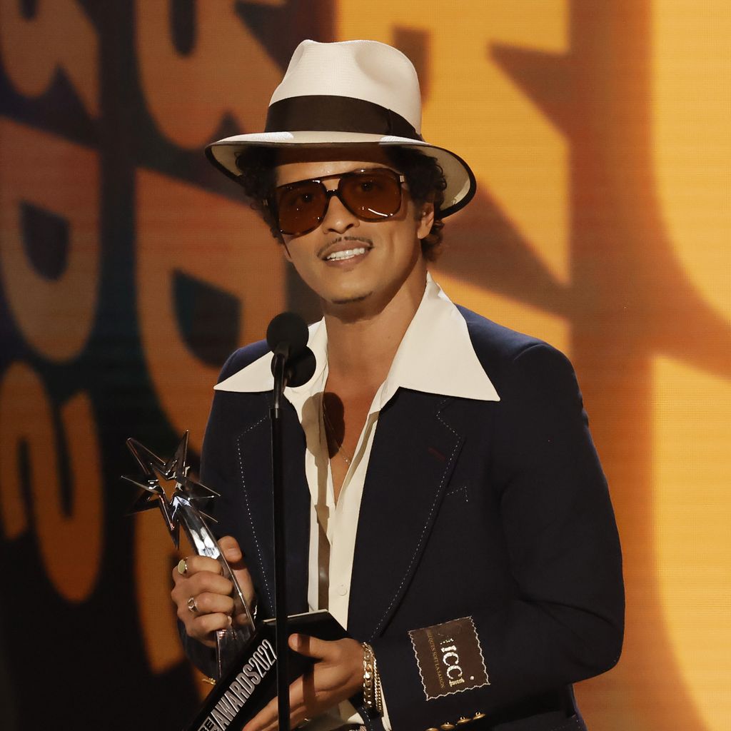 Bruno Mars, Sänger