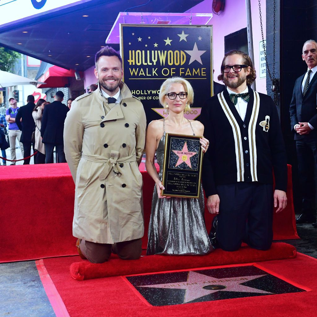 Bryan Fuller, Gillian Anderson und Joel McHale auf dem Hollywood Walk of Fame