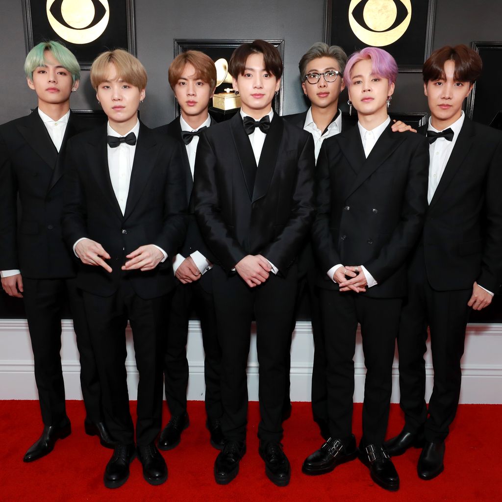 Die BTS-Mitglieder V, Suga, Jin, Jungkook, RM, Jimin und J-Hope