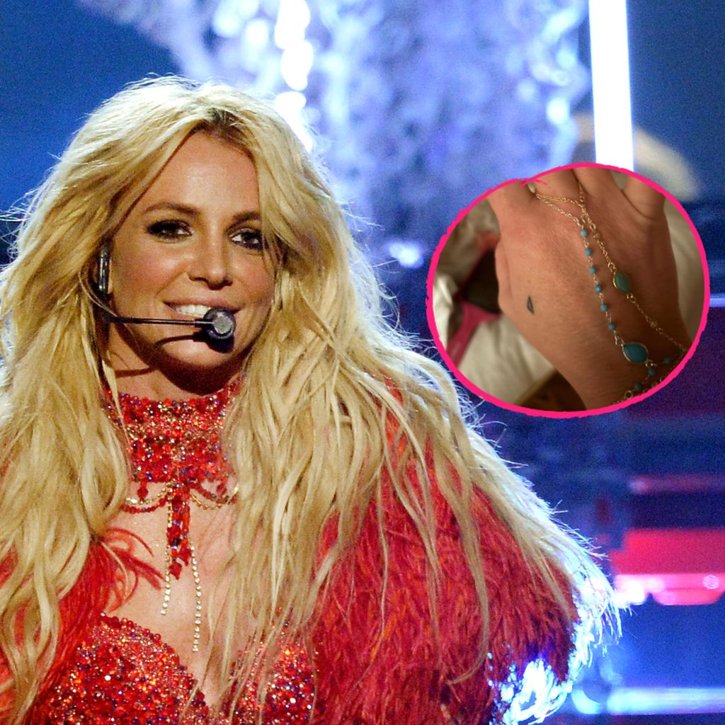 Britney Spears und ihre Hand