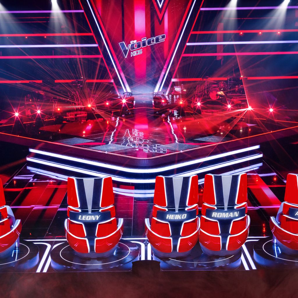 Bühne und Coach-Stühle von "The Voice Kids"