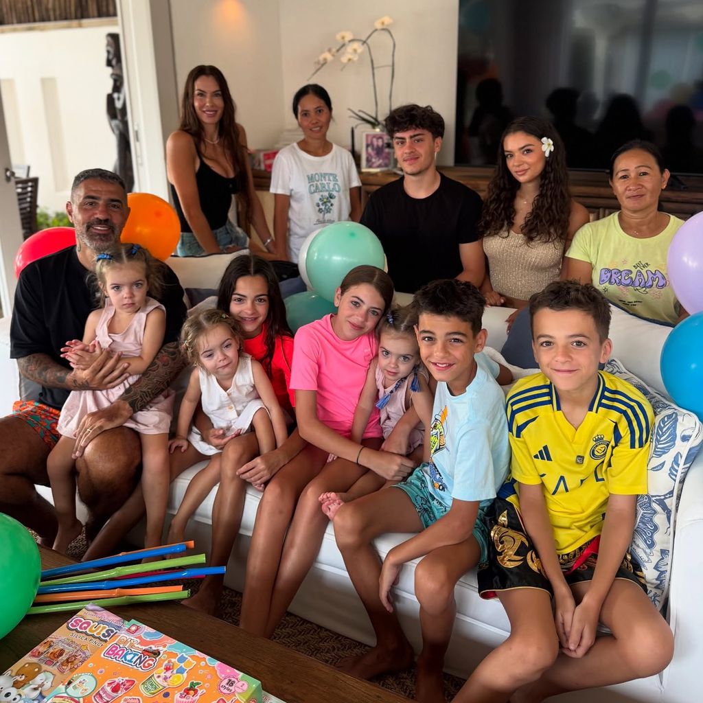 Anis und Anna-Maria Ferchichi mit ihren Kindern und den Nannys, Juli 2025