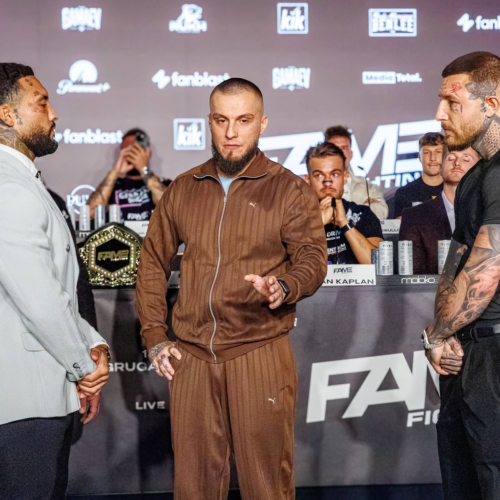 Callum Izzard, Veranstalter Eugen Lopez und Marvin Manson bei der Pressekonferenz zu Fame Fighting