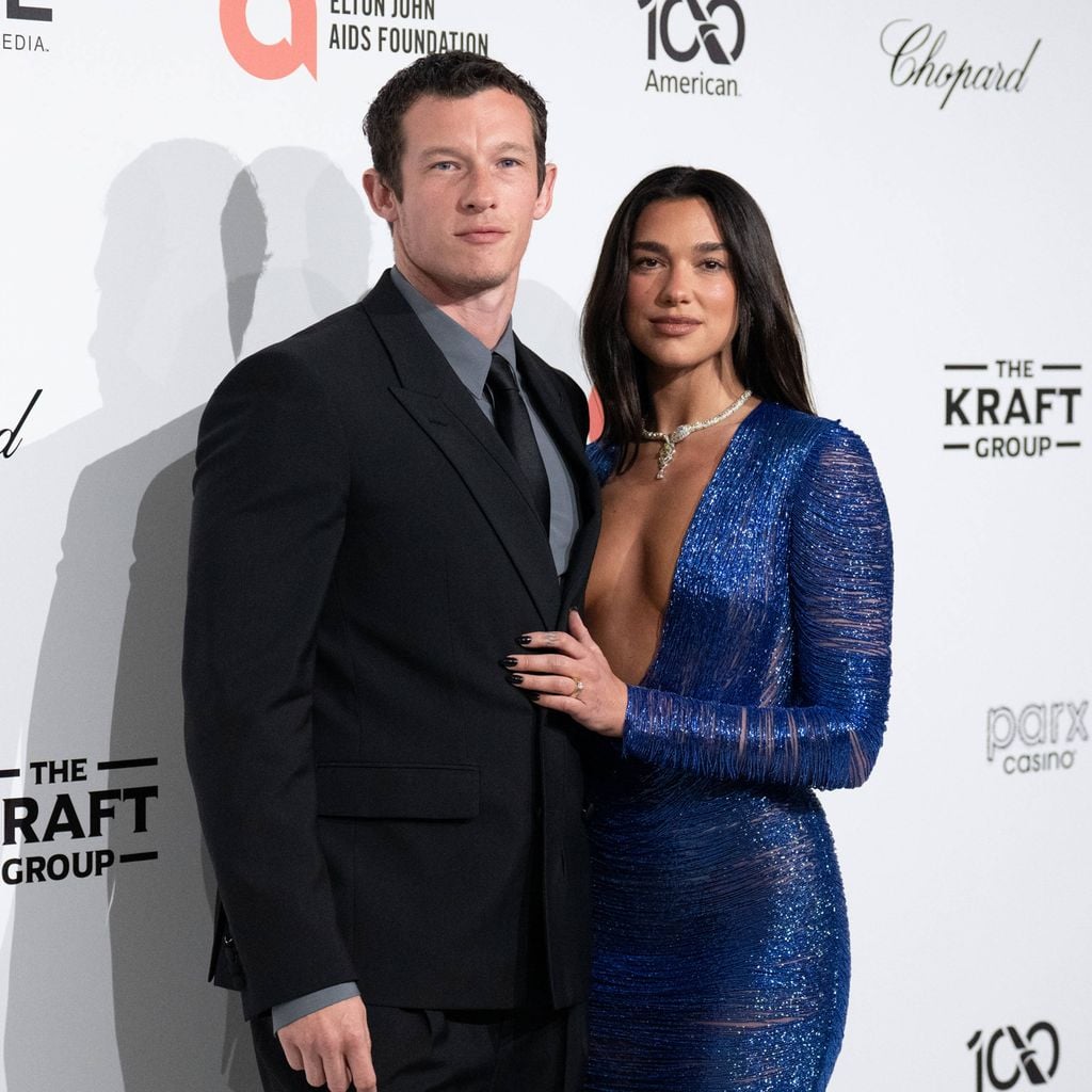 Callum Turner mit Dua Lipa bei der Elton John AIDS Foundation Viewing Party