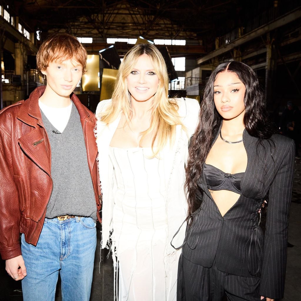 Calum Harper, Heidi Klum und Manon von Katseye für GNTM