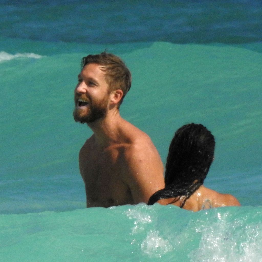 Calvin Harris und Vick Hope im Januar 2024 in Mexiko