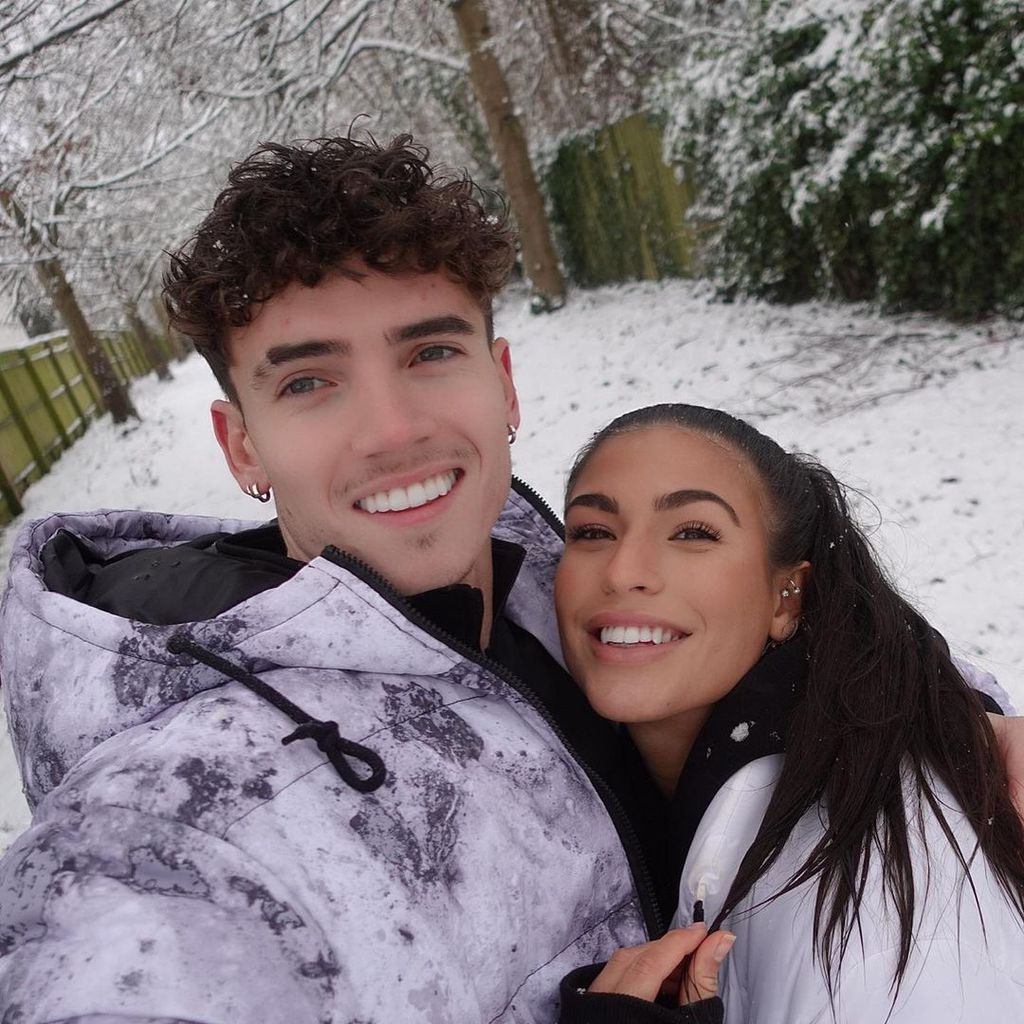 Cam Holmes und Emily Faye Miller, bekannt aus "Finger weg!"