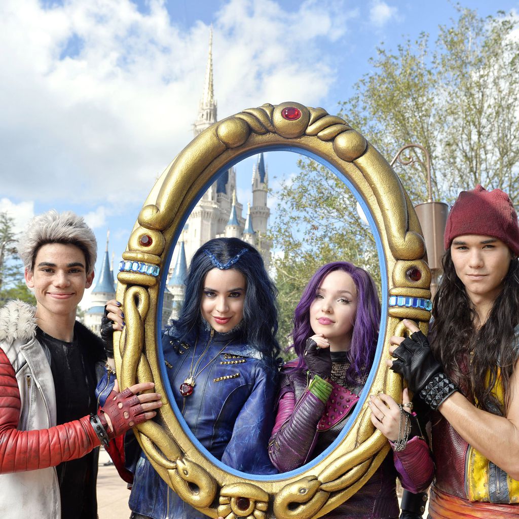 Cameron Boyce, Sofia Carson, Dove Cameron und Booboo Stewart im Disneyland im November 2015