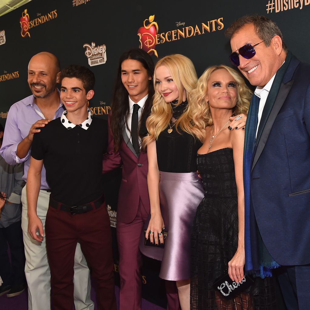 Cameron Boyce und Kenny Ortega mit dem "The Descendants – Die Nachkommen"-Cast