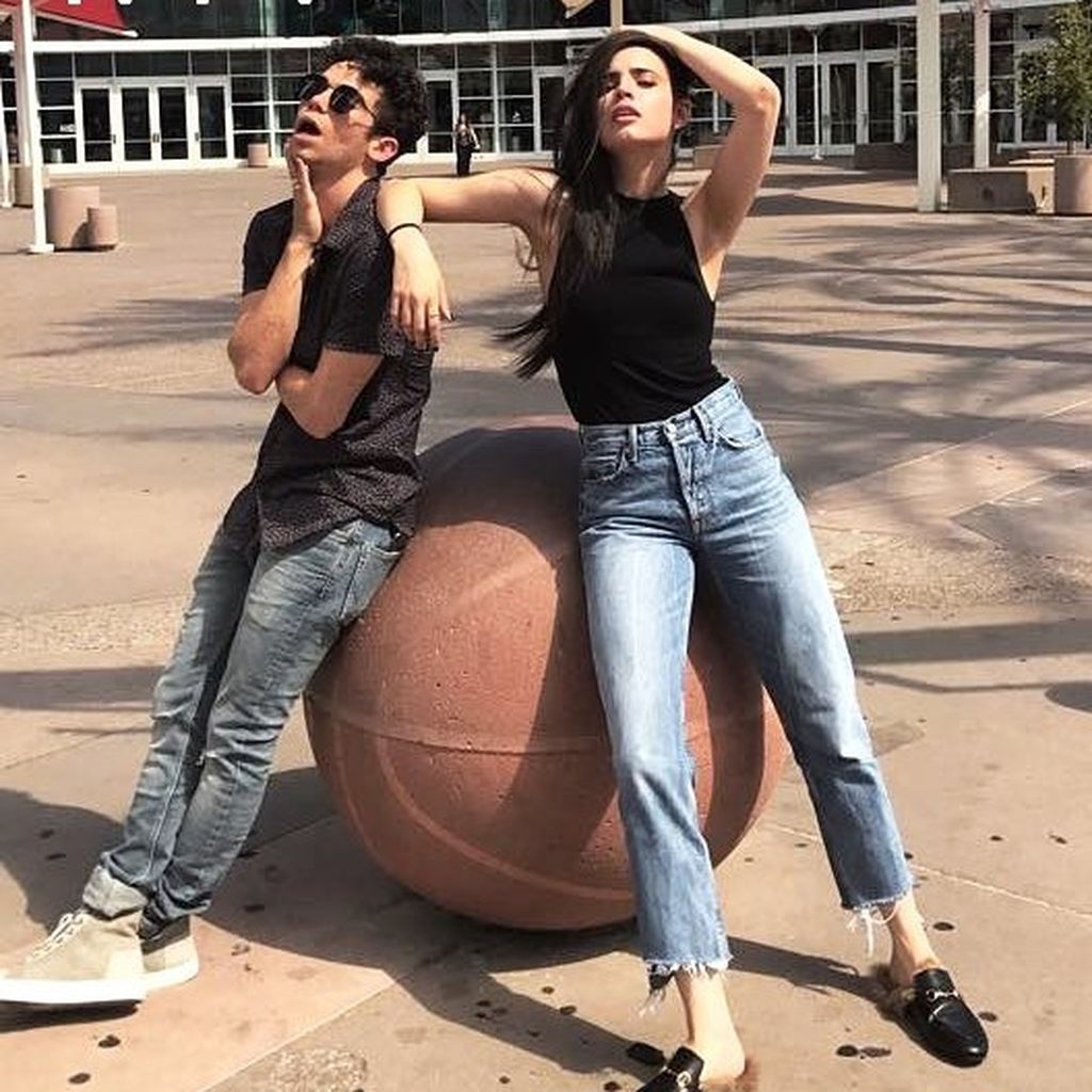 Cameron Boyce und Sofia Carson, 2017