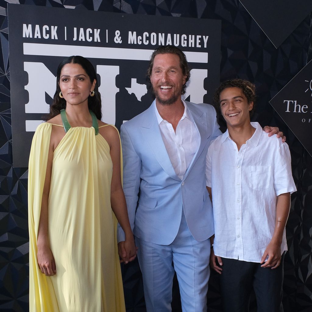 Camila Alves, Matthew McConaughey und ihr Sohn Levi im April 2023