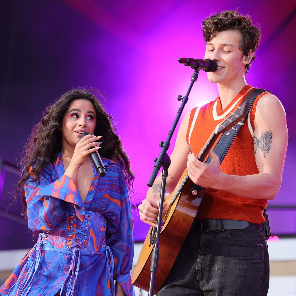 Camila Cabello und Shawn Mendes auf der Bühne