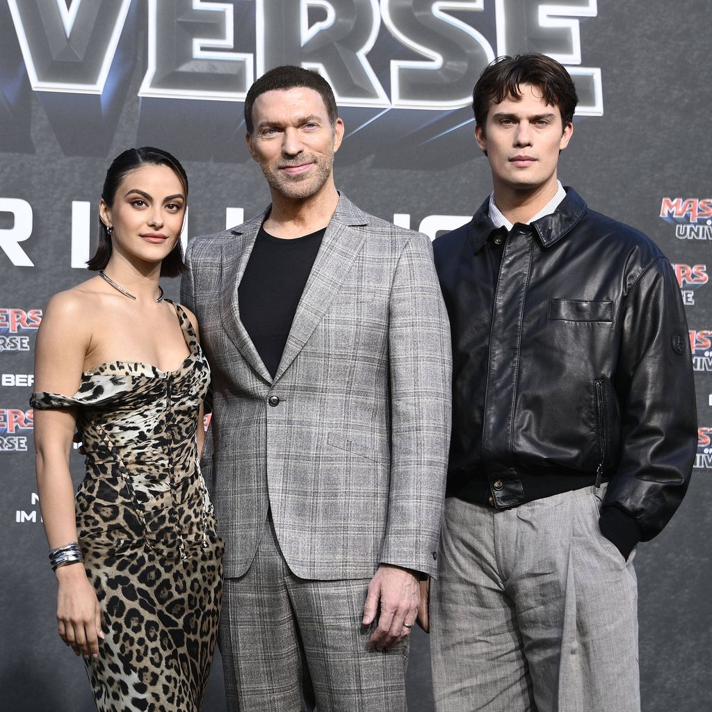 Camila Mendes, Travis Knight und Nicholas Galitzine bei der Premiere von "Masters of the Universe" im UCI Luxe East Side Gallery in Berlin