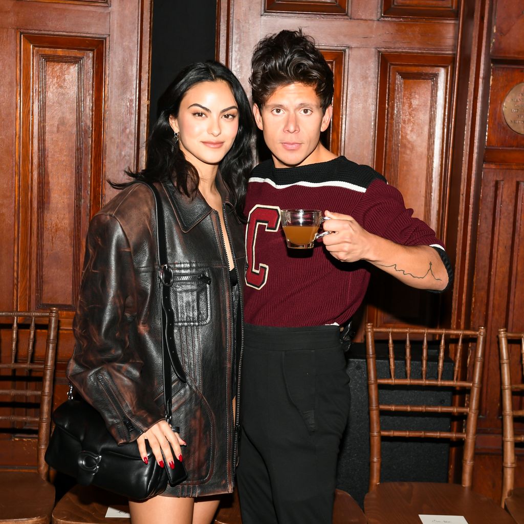 Camila Mendes und Rudy Mancuso auf der NY Fashion Week im Februar 2023