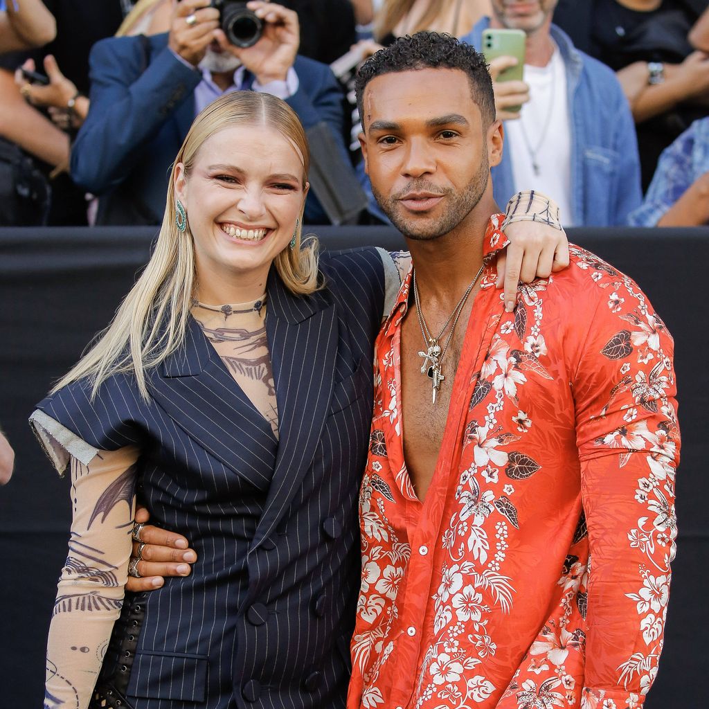 Camille Razat und Lucien Laviscount im Juli 2022