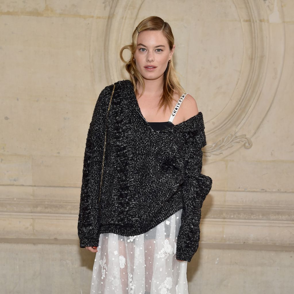 Camille Rowe bei der Paris Fashion Week 2017