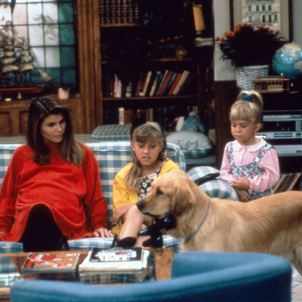 Candace Cameron Bure, Lori Loughlin, Jodie Sweetin und Mary Kate oder Ashley Olsen bei "Full House"