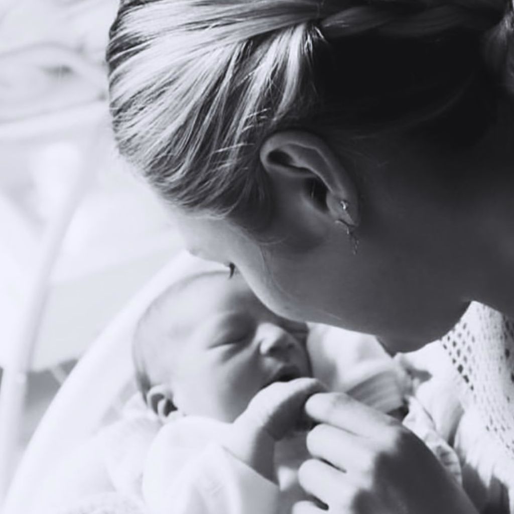 Candice Swanepoel nach der Geburt ihres Sohnes Anacan