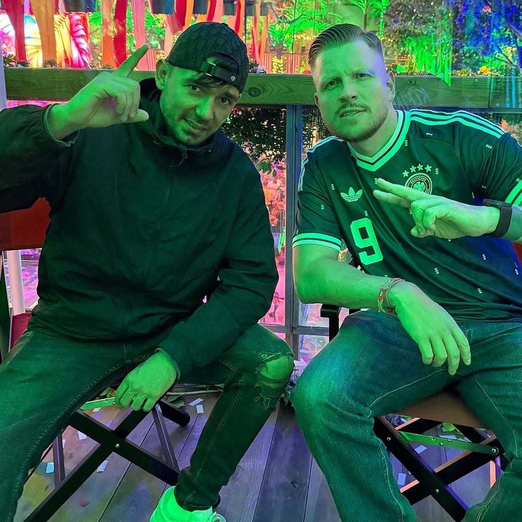 Rapper Capital Bra und Finch beim Saisonstart auf Mallorca im April 2026