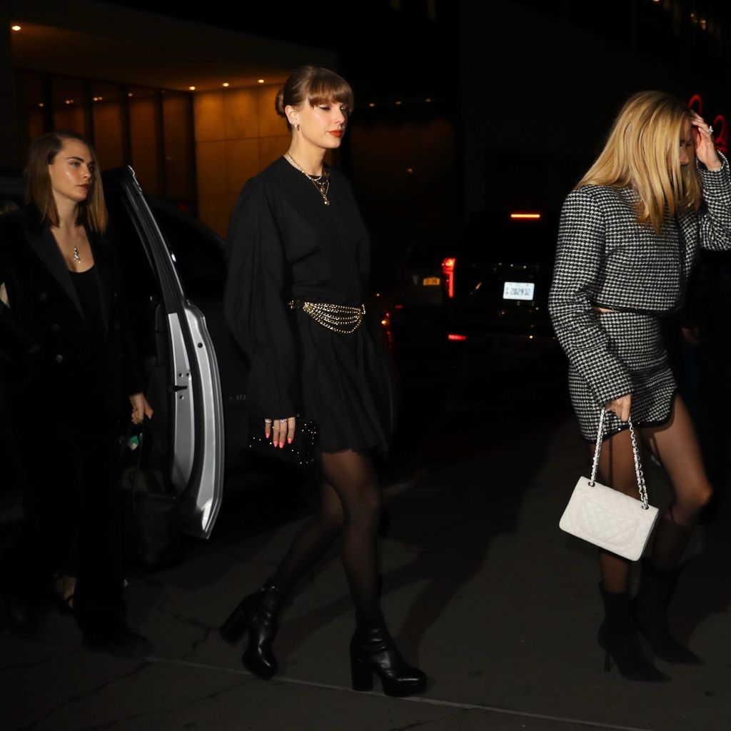 Cara Delevingne, Taylor Swift und Brittany Mahomes laufen in Manhatten, Januar 2024