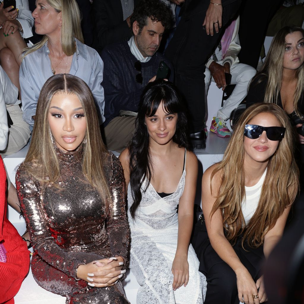 Cardi B, Camila Cabello und Shakira im Juli 2023 in Paris
