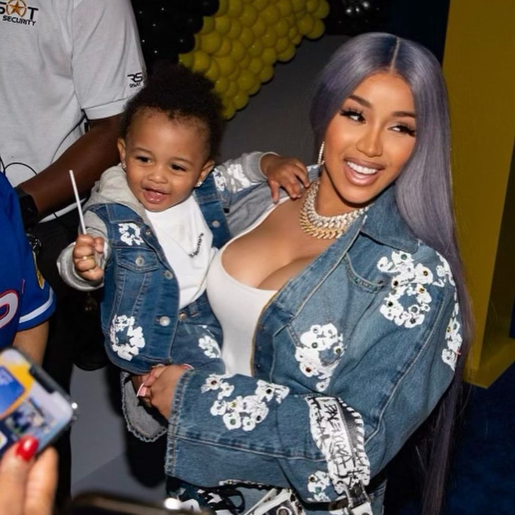 Cardi B mit ihrem Sohn Wave im September 2022