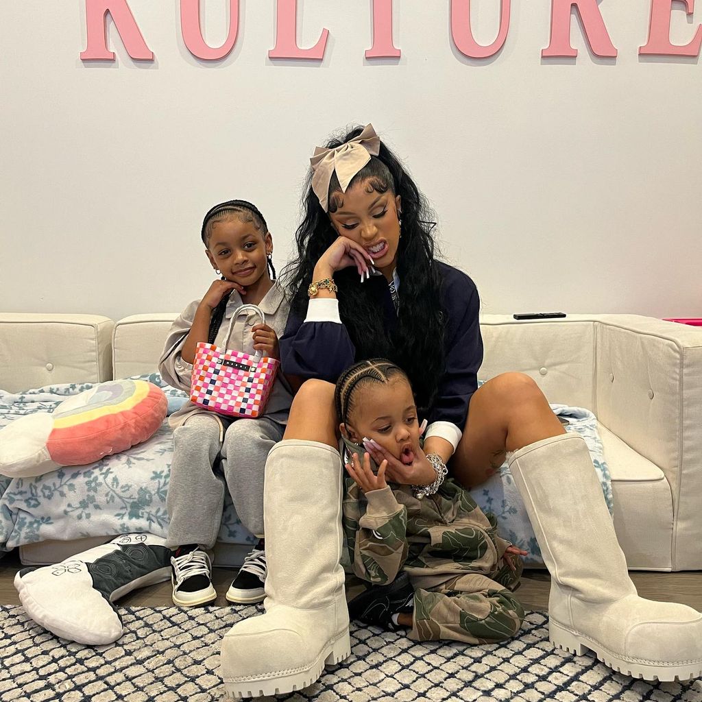 Cardi B mit Tochter Kulture und Sohn Wave