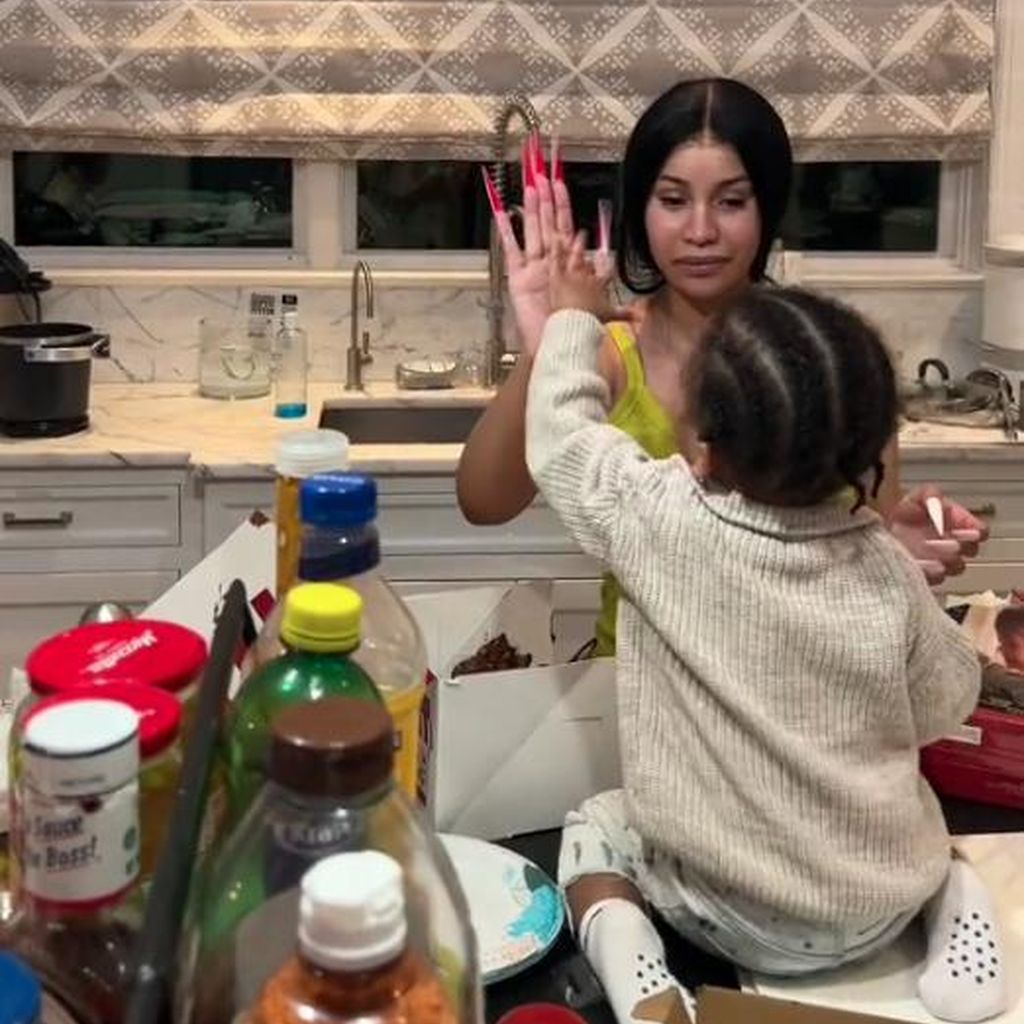 Cardi B mit ihrem Sohn Wave Set Cephus