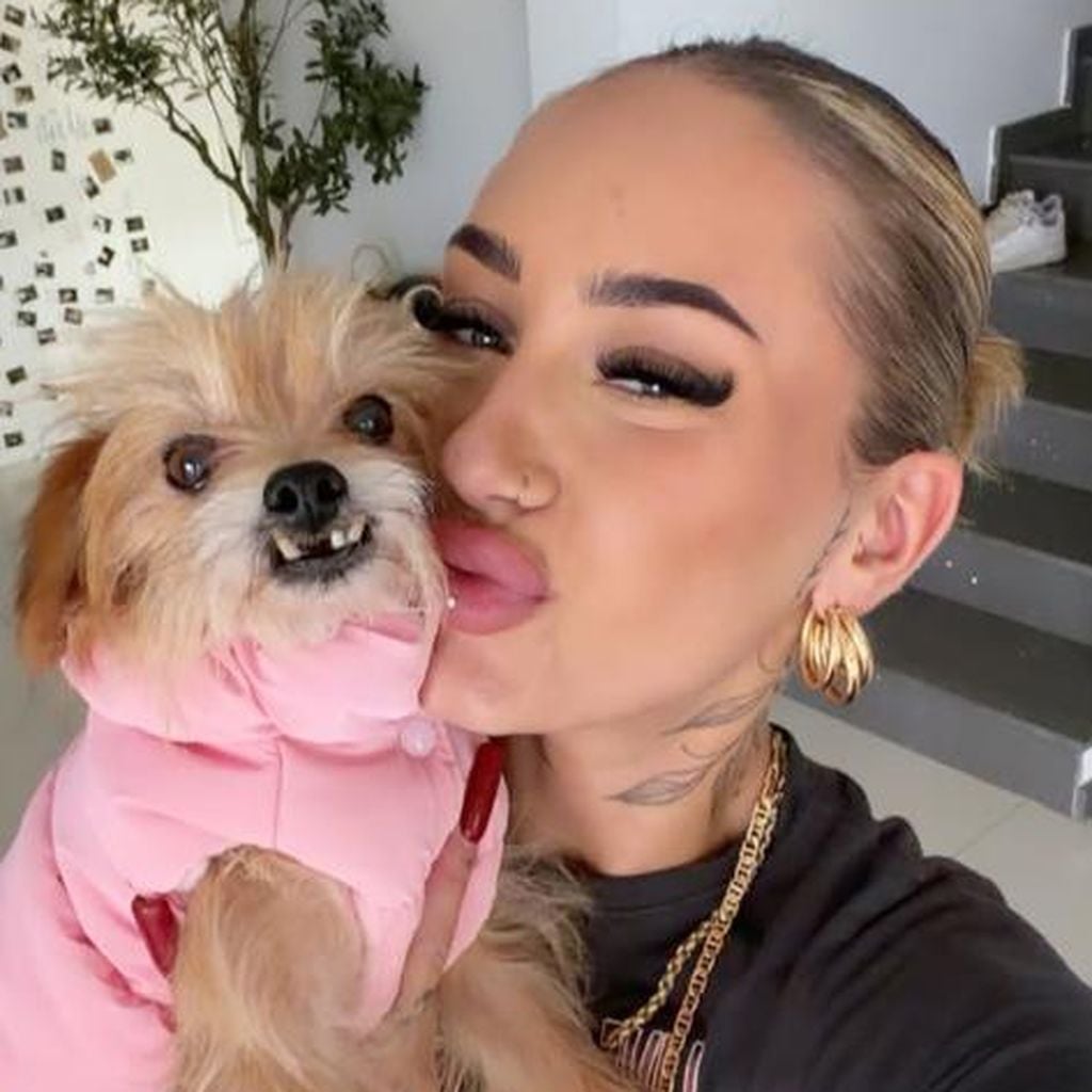 Carina Nagel und ihre Hündin Mami