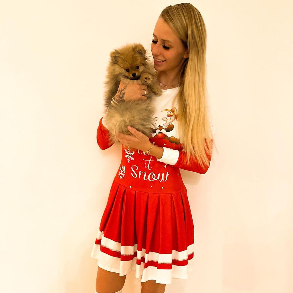 Carina Spack mit Hündchen Mogli, Dezember 2020